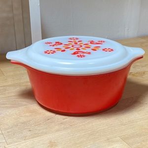 Vintage Pyrex food storage container